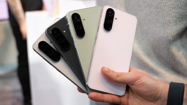 گوشی Galaxy A56 سامسونگ در رنگ سبز جذاب با دوربین ۵۰ مگاپیکسلی و باتری ۵۰۰۰ میلی‌آمپر
